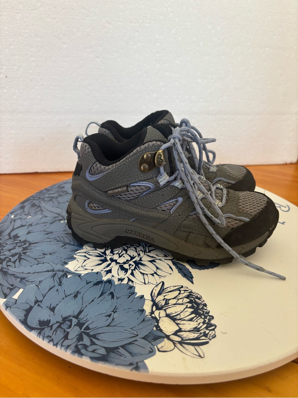 Merrell Moab 2 Waterproof Hiking Shoes Girls Size 11